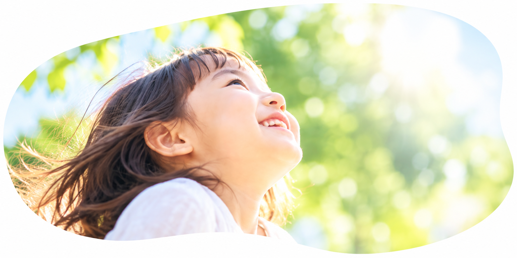 未来を見つめる子どもの笑顔